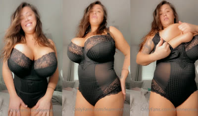 Leannecrow Jiggling Her Massive Bosom