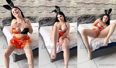 Wootenevelyn Rubbing Dildo On Pussy