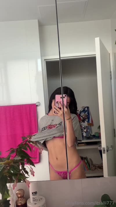 Itsalli777 Mirror View In Her Pink Bikini