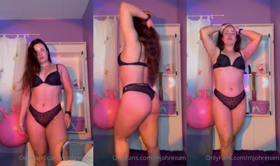 Mjohreisen Posing In Her Bra And Lace Panties