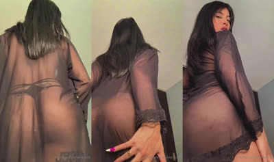 Danc3withd3vil Teases With Her Hot Curves