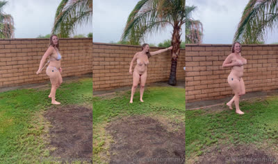 Strollermommmy Goes Naked Outdoors