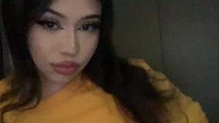 H_8Rose Exposes Her Jugs And Plays With Them