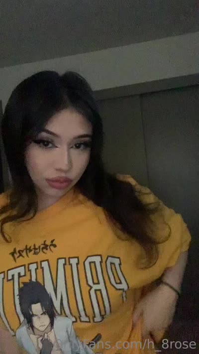 H_8Rose Exposes Her Jugs And Plays With Them