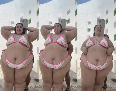 Thicladybug Bares Her Curves In A Bikini