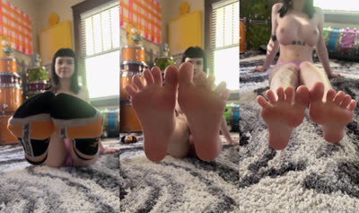 Xxvioletaddamsxx Strips Her Feet bare