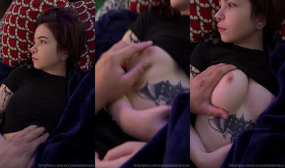 Xxvioletaddamsxx Gets Her Tits Played