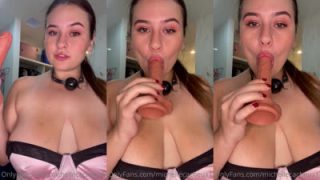 Michellecacheux1 Moans As She Sucks Her Toy