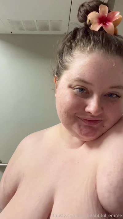 Big_Beautiful_Emme Flaunts Her Tits
