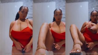 Thegirlinred0’s Tit Fondling And Rub Play