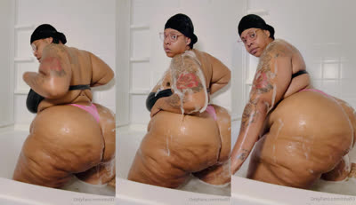 Bathing In The Tub With BBW Nba93