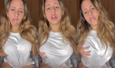 Giorgia_Of Squeezing Her Delightful Tits