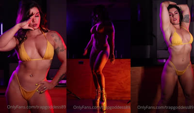 Trapgoddess89 Flaunts Her Ripped Body