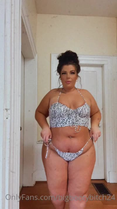 Bigbootybitch24 Flaunts Her Huge Ass In A Thong