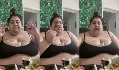 Pinkythefeedee Shows Off Her Double Chin