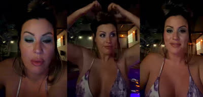 Cocovandi’s Nude Show In The Pool