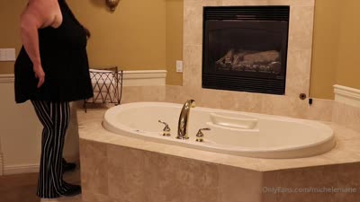 Michelemarie Strips Naked To Take A Bath