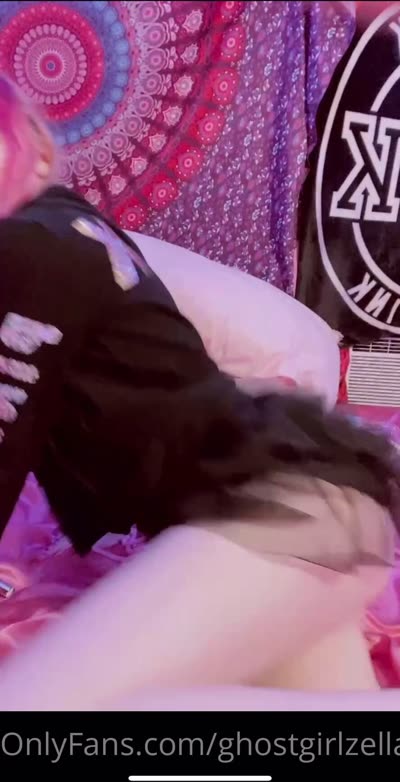 Ghostgirlholliestar Spanks Her Ass