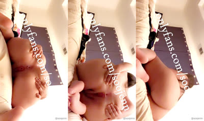 Soojenn Spreads Her Ass Cheeks On Cam