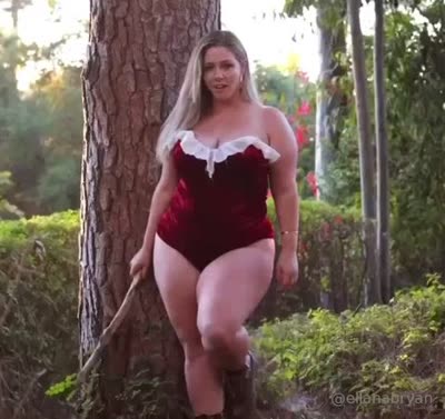 Ellanabryan Lusty In Her Christmas Suit