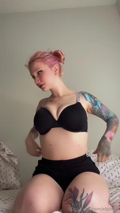Xbunny Flaunts Her Body