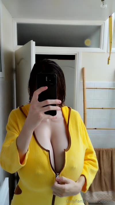 Zoepcbh Unzips And Teases Boobs