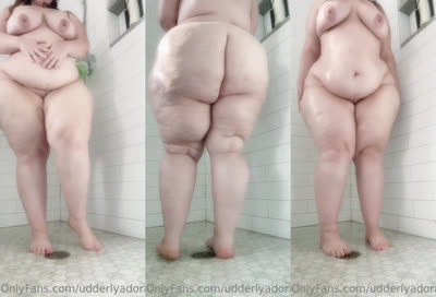 Udderlyadorable Showers Her Naked Body