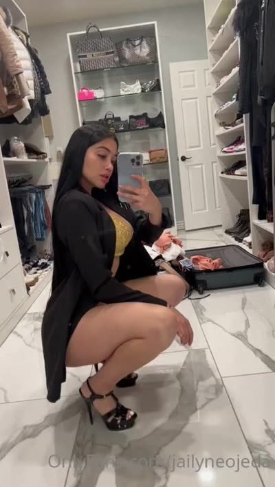Jailyne Ojeda Squats To Tease Her Curves
