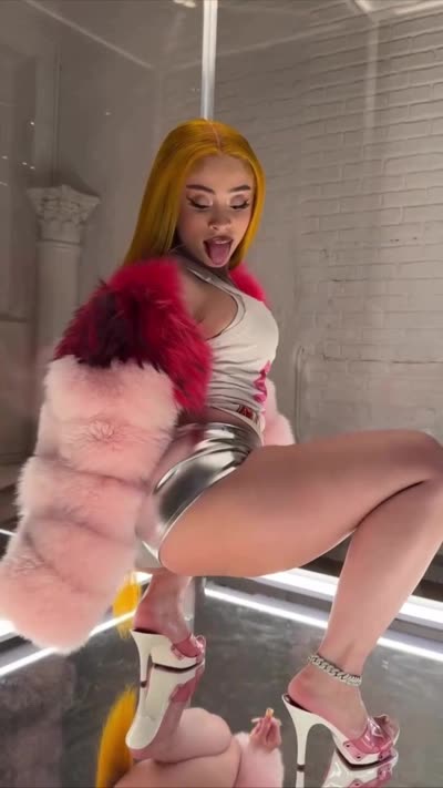 Ass Shake Seduction With Ice Spice