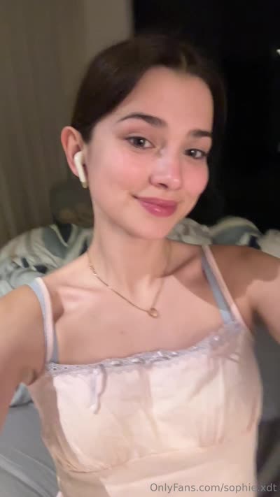 Sophie XDT Teases On Her Bed