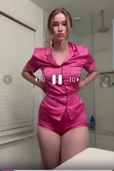 Sondra Blust Shows Her Ass Cheeks