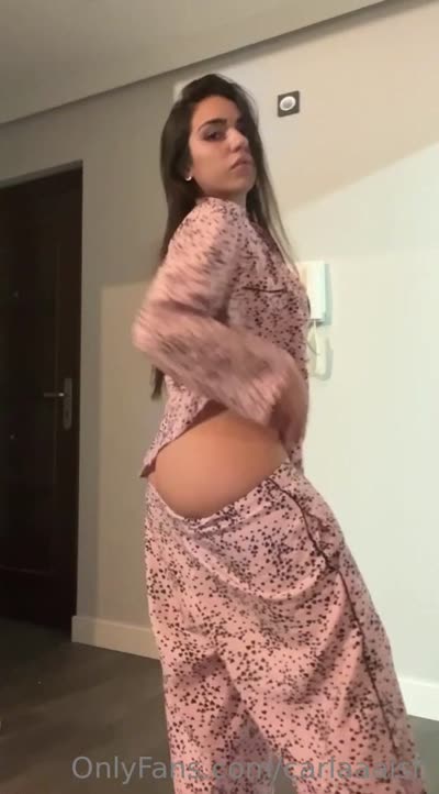 Carlaaaish Shows Her Butt In Pajamas