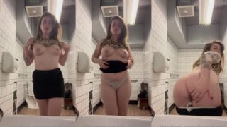 Titsandtatsss’ Bathroom Body Tease