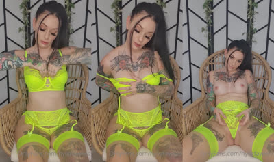 HyliaFawkes Flashes Her Pussy In Lingerie