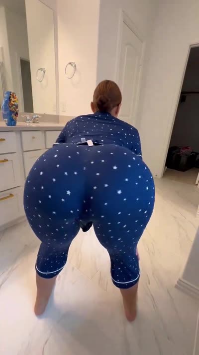 Mtvkay18 Shows Massive Ass In Pajamas