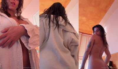 Bufalika Shows Off Her Curves After Shower