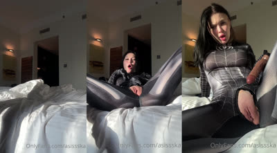 Spider-Woman Abby Lee’s Solo Fun With Dildo