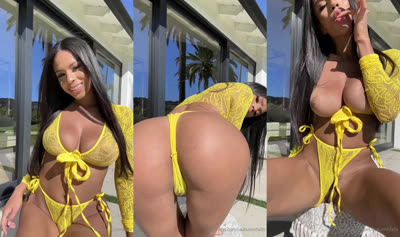 Autumn Falls Fucks Herself Under The Sun