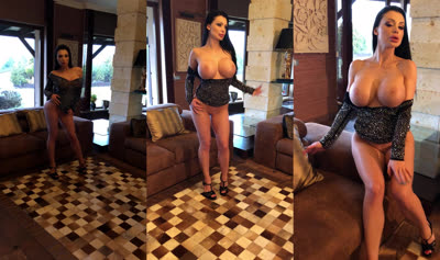 Aletta Ocean Features her body BTS