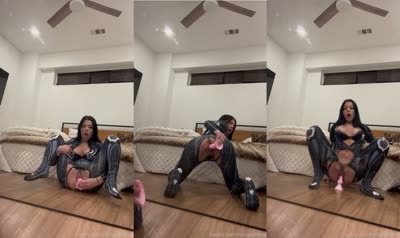 Belsgoddess’ Spidey Suit Dildo Masturbation