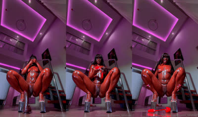 Queen_Tahshaar Squirts After Playing With Herself